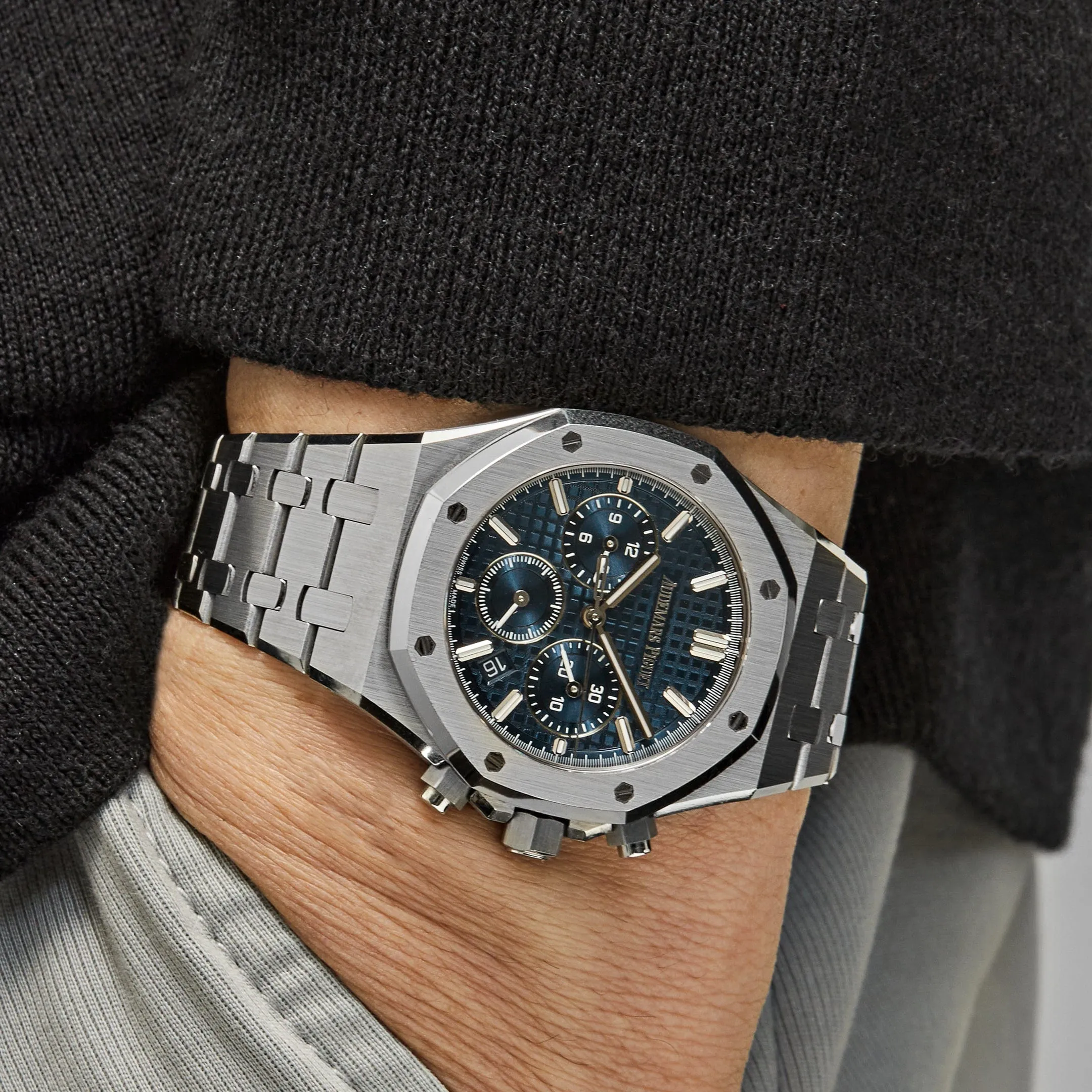 Audemars Piguet Royal Oak 26715ST.OO.1356ST.01 Selfwinding Chronograph Stainless Steel Blue Dial