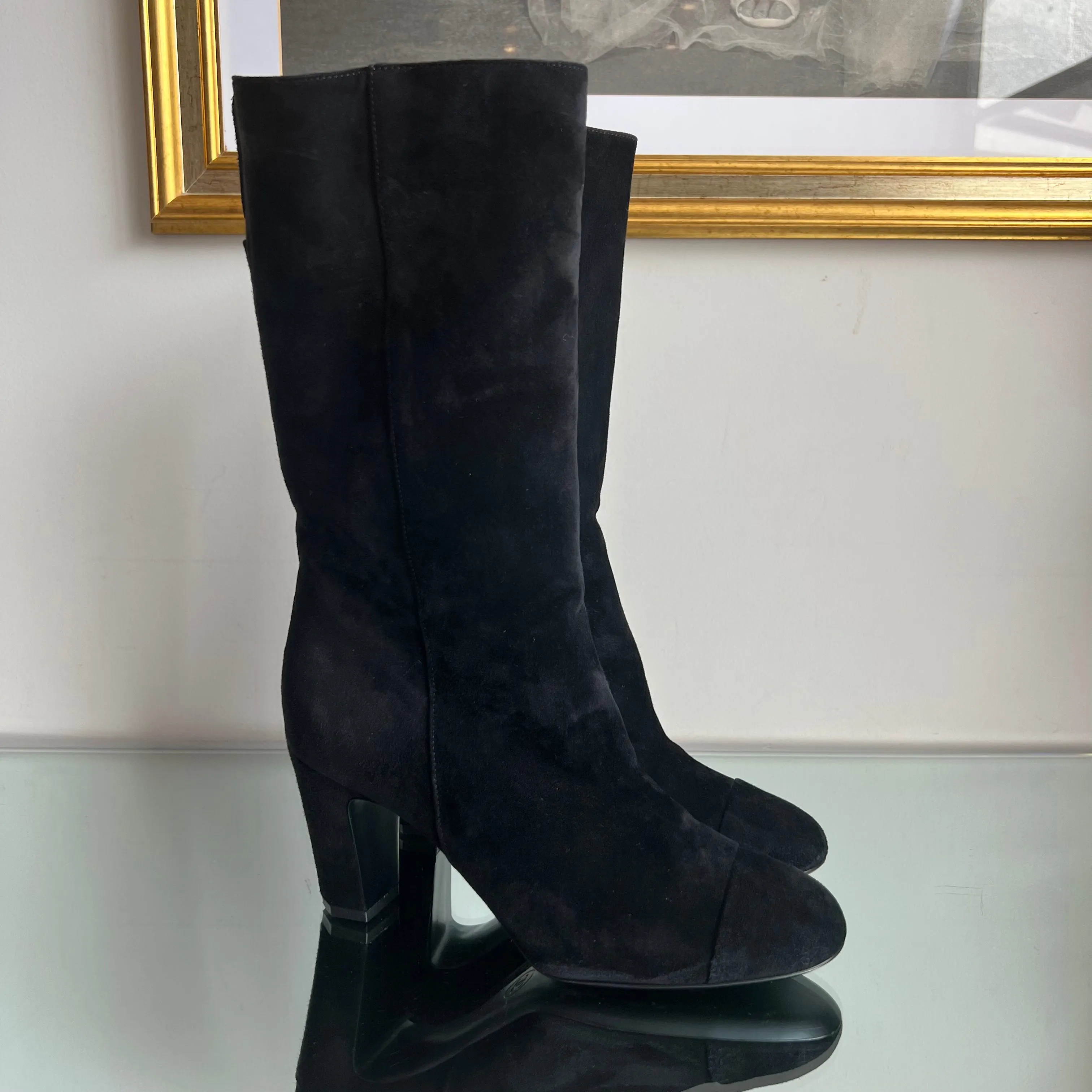 Bota Chanel Camurça Preta