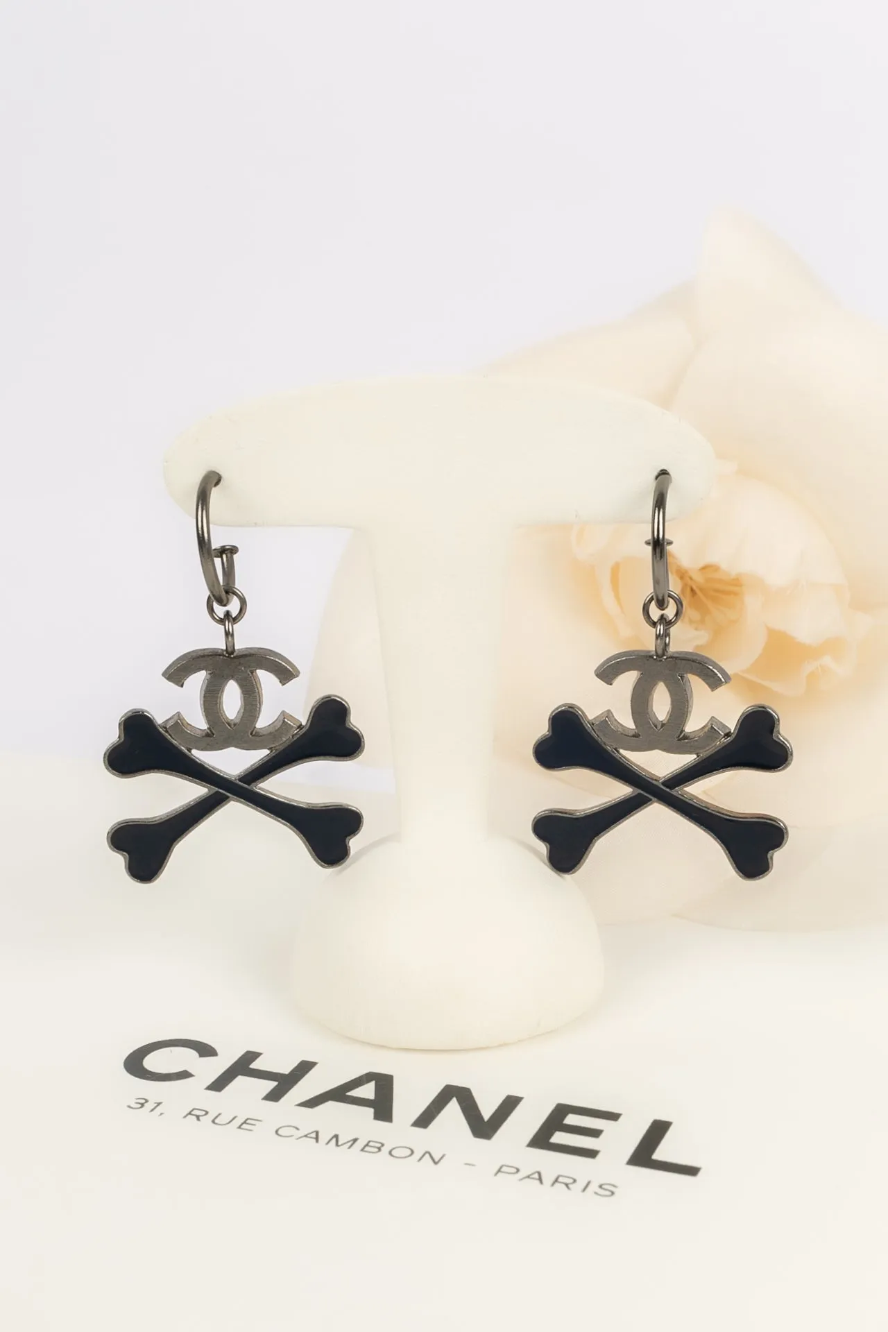 Boucles d'oreilles "Os" Chanel