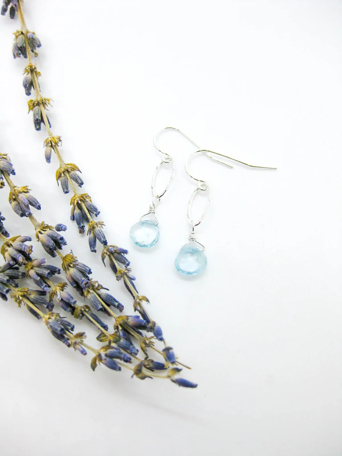 Chrysanthe: Aquamarine Earrings - e589