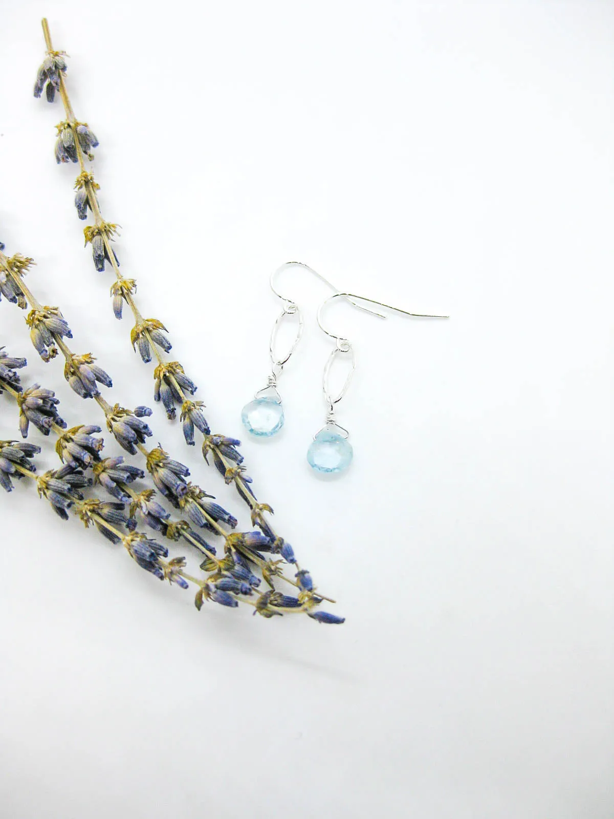 Chrysanthe: Aquamarine Earrings - e589