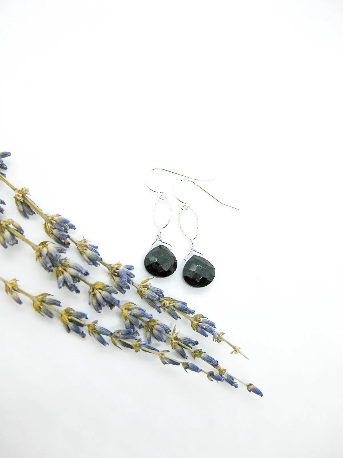 Chrysanthe: Onyx Earrings - e710