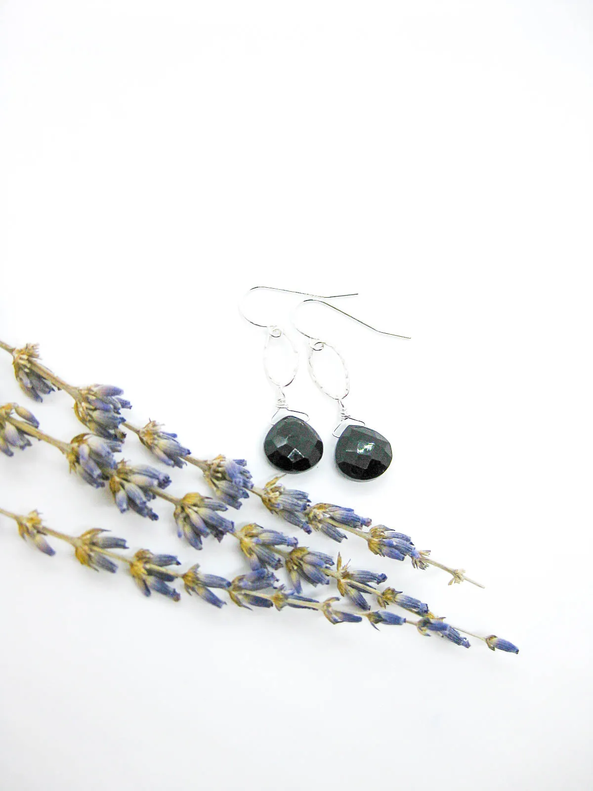 Chrysanthe: Onyx Earrings - e710