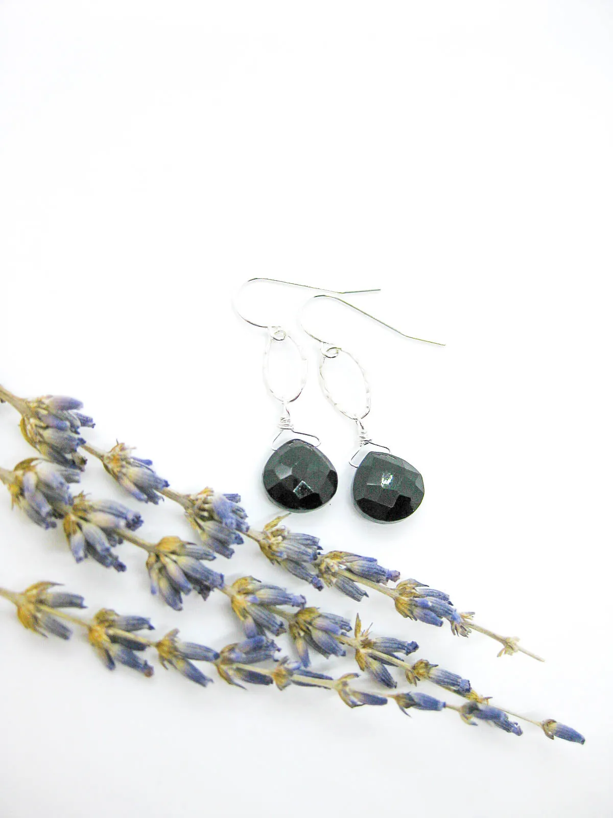 Chrysanthe: Onyx Earrings - e710