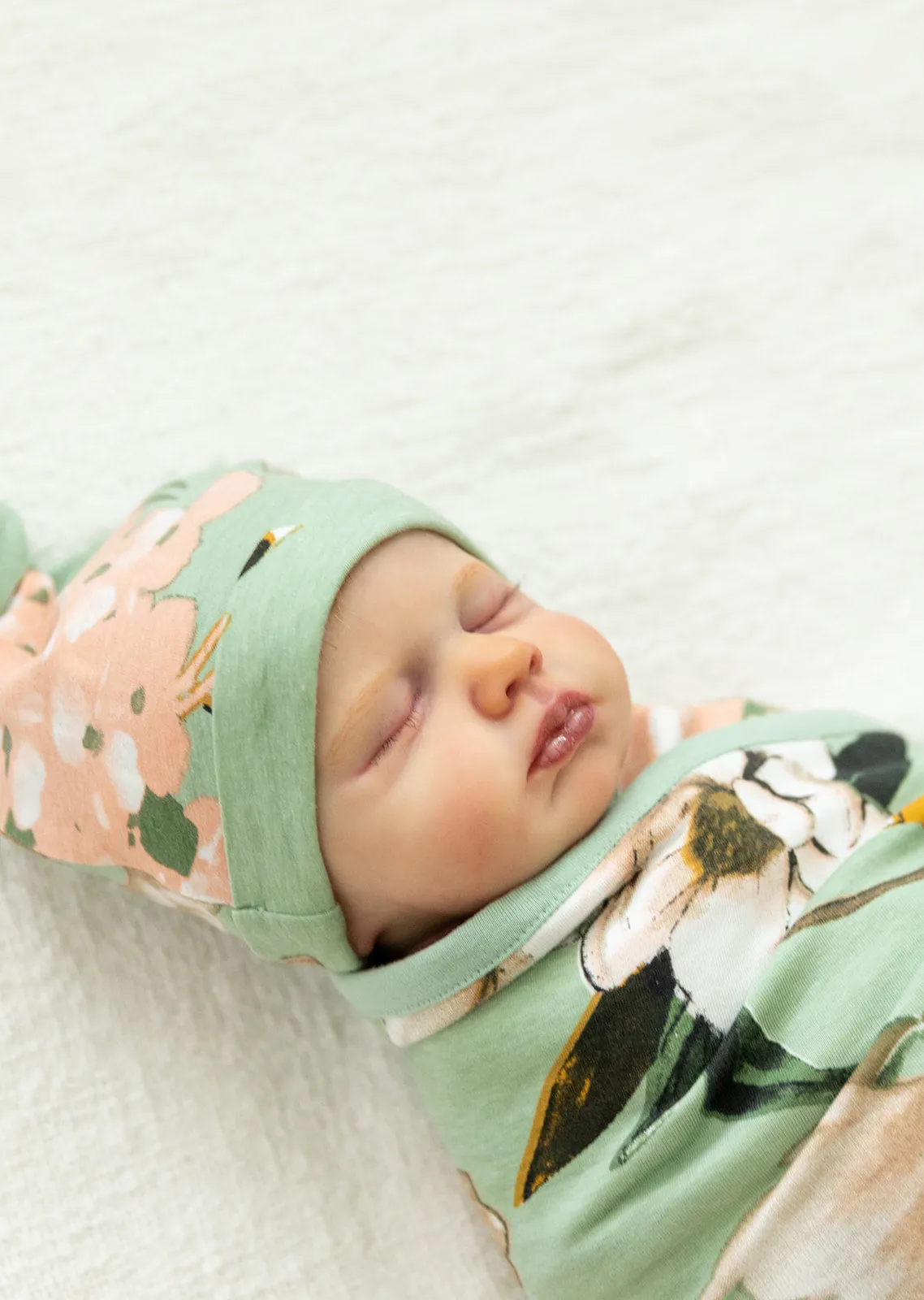 Gia Swaddle Blanket & Newborn Hat Set