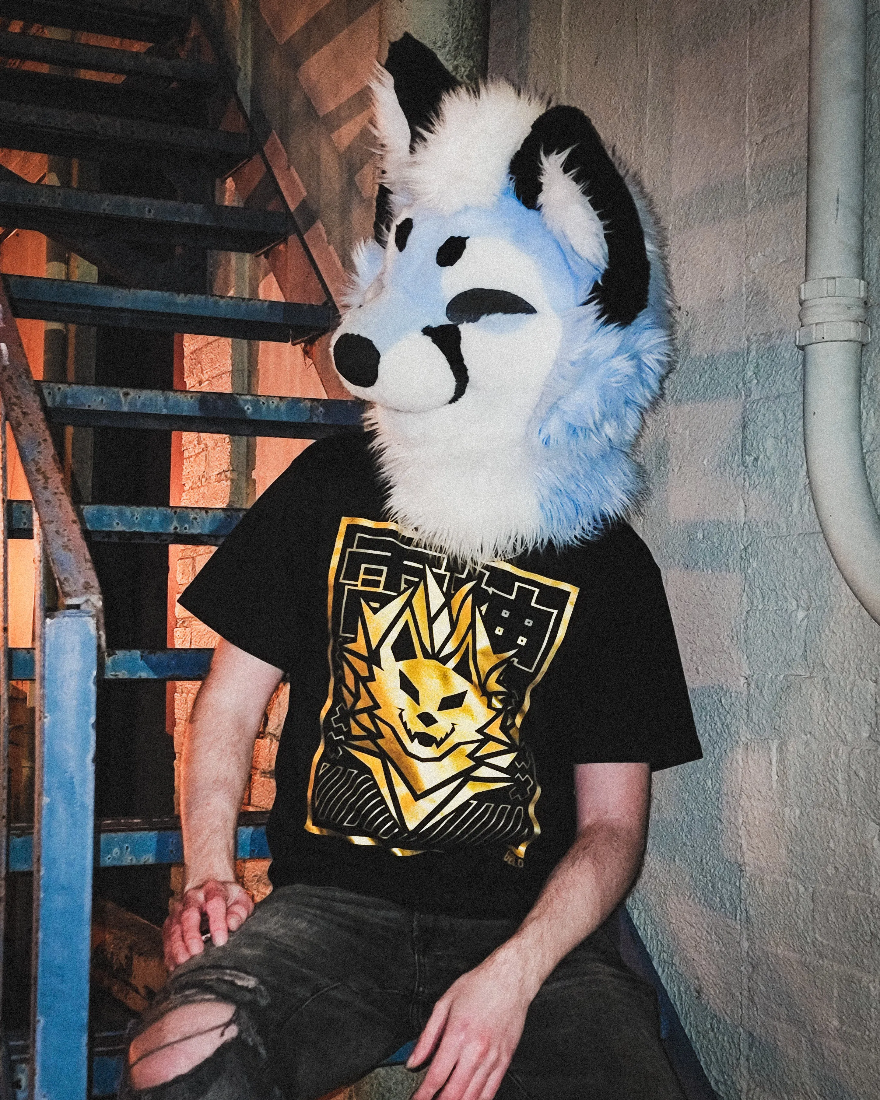 LIMITED EDITION GOLD WOLF T-SHIRT