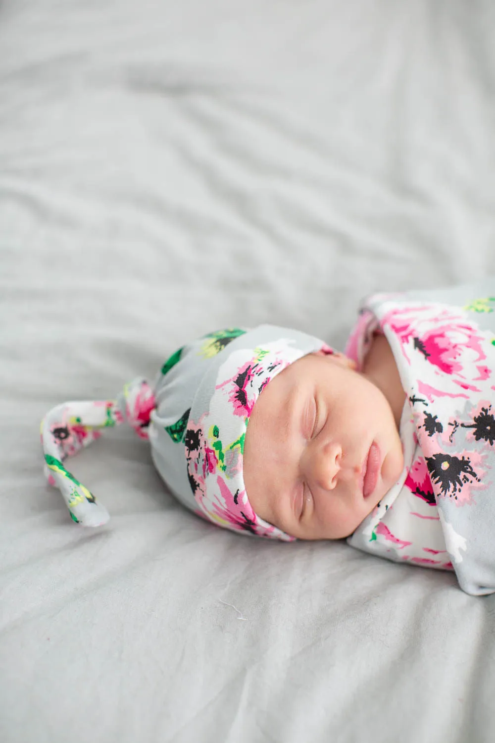 Olivia Swaddle Blanket & Newborn Hat Set