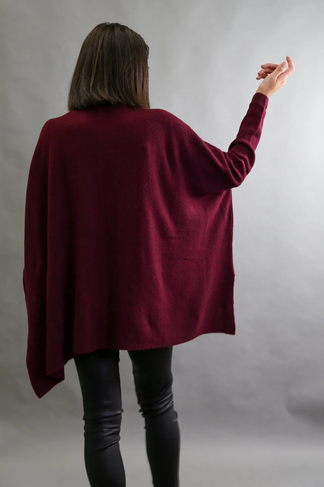 SKYLAR V-NECK OVERSIZED PULLOVER IN LOFTY MERINO CASHMERE