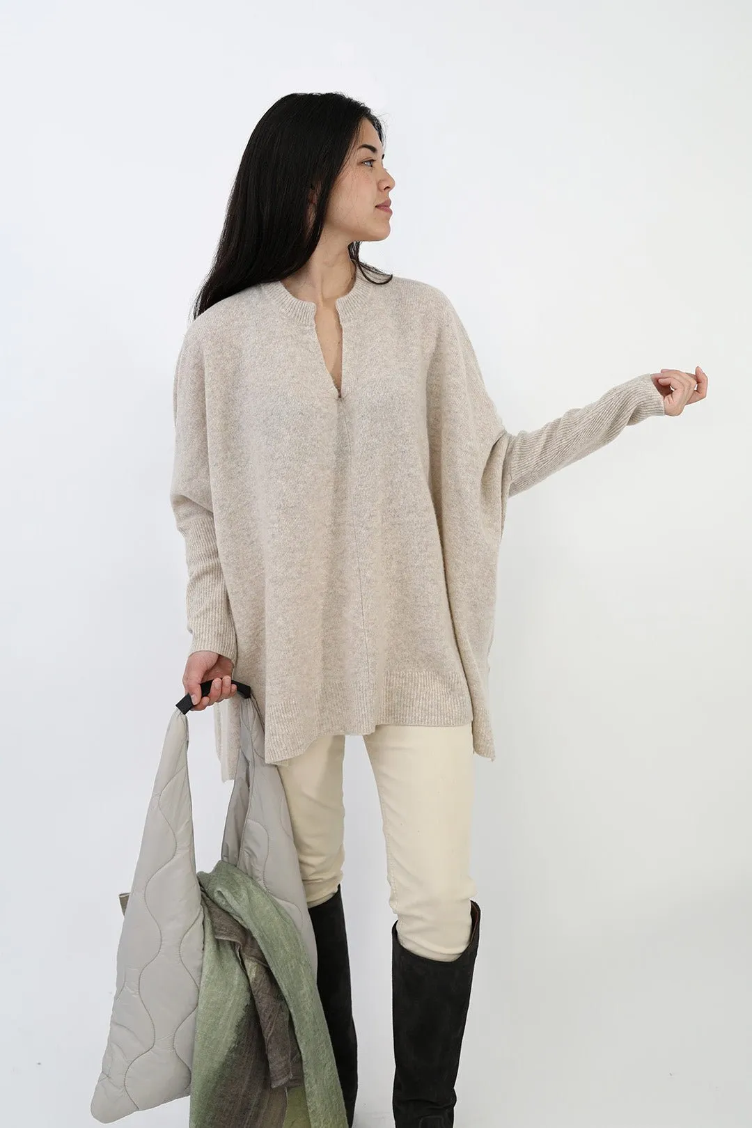 SKYLAR V-NECK OVERSIZED PULLOVER IN LOFTY MERINO CASHMERE